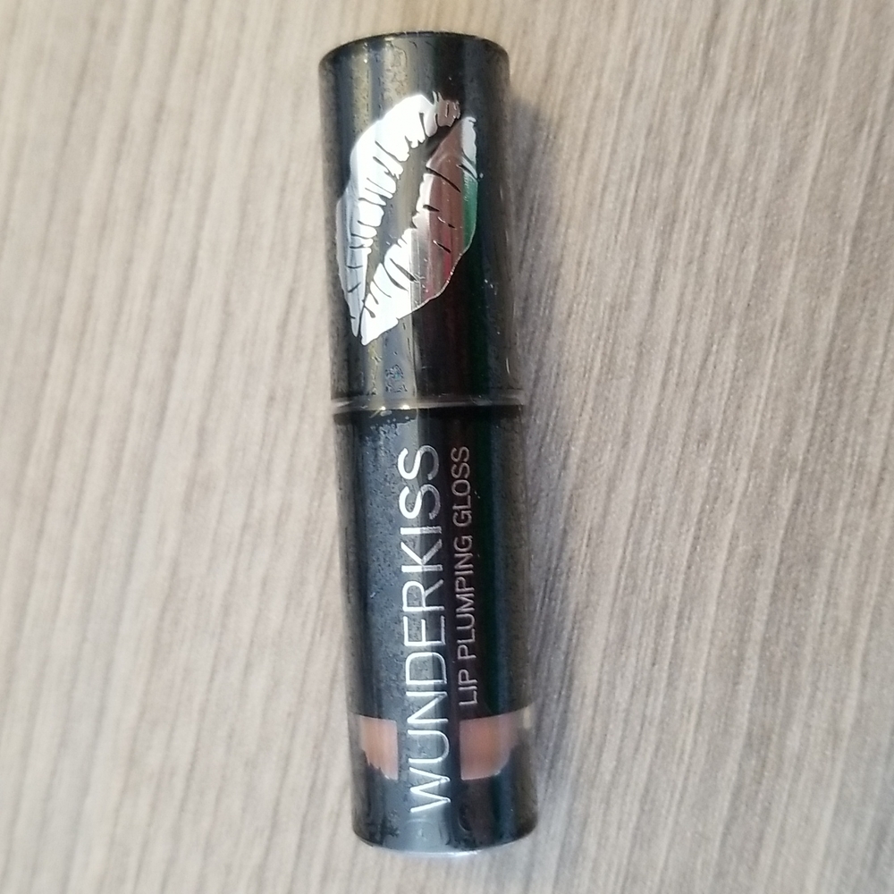 💋 3/$10 Wunderkiss Limp Plumping Gloss in Nude Color